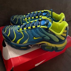 Youth Air Max Plus Size 4